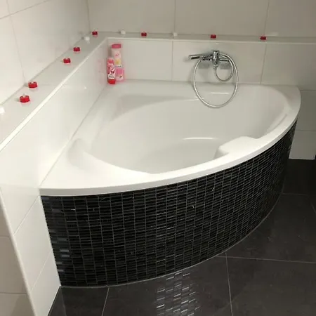 Lägenhet Stn Deluxe - Mit 2 Schlafzimmer & Parkplatz, Highspeed Wlan, Netflix Premium, Zentral Zu Audi & Schwarz Gruppe *